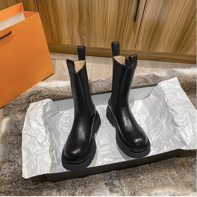 New Luxury Women Ankle Boots Chunky Winter Shoes Platform Ankle Boots Slip on Chunky Heel Boot, As the picture shows
New Luxury Women Ankle Boots Chunky Winter Shoes Platform Ankle Boots Slip on Chunky Heel Boot, As the picture shows