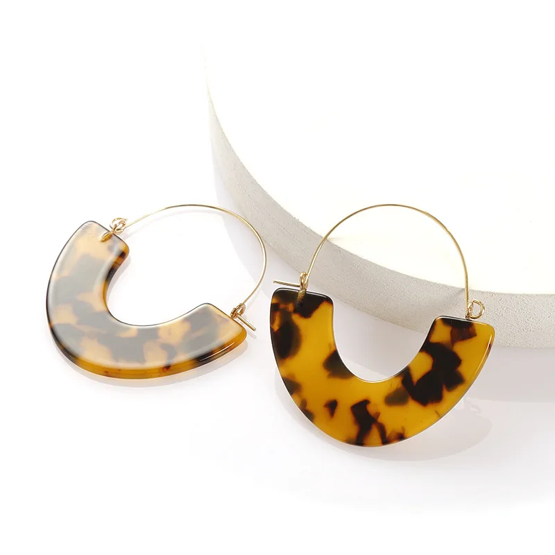 Leopard print acrylic acid U-shaped earrings for ladies
Leopard print acrylic acid U-shaped earrings for ladies