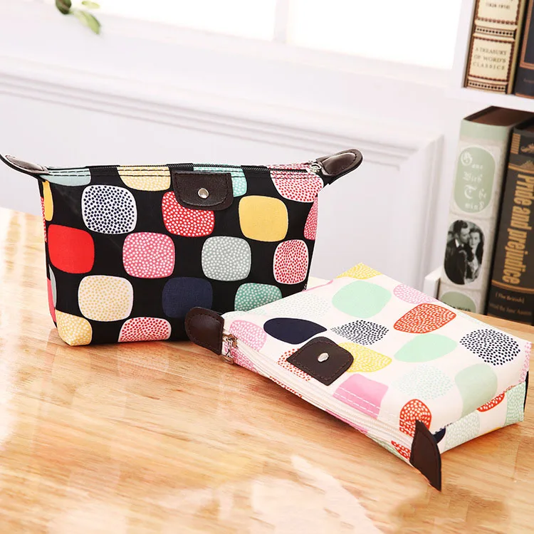 2022 Wholesale Waterproof Cosmetic Bag Custom Travel Makeup Bag Fabric PU Zipper Makeup Pouch for Sale, Picture
2022 Wholesale Waterproof Cosmetic Bag Custom Travel Makeup Bag Fabric PU Zipper Makeup Pouch for Sale, Picture