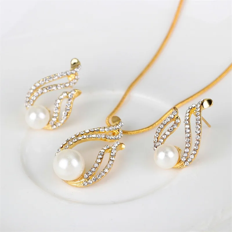 Hot selling earrings necklace ring pearl three-piece fashion simple bridal pearl set
Hot selling earrings necklace ring pearl three-piece fashion simple bridal pearl set