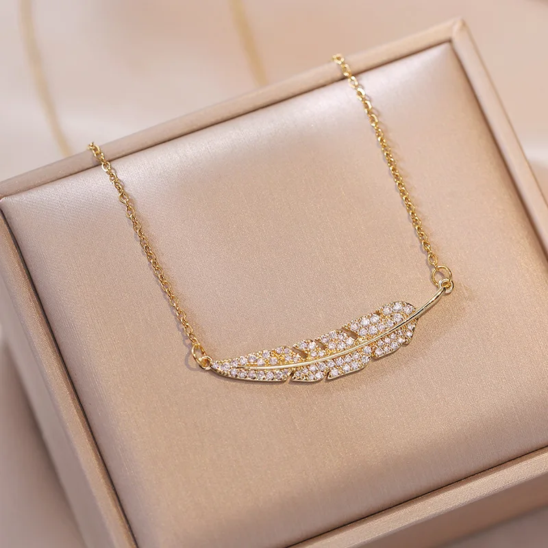 Wholesale Stainless Steel Gold Plated Paved Zircon Diamond Leaf Feather Necklace For Women
Wholesale Stainless Steel Gold Plated Paved Zircon Diamond Leaf Feather Necklace For Women