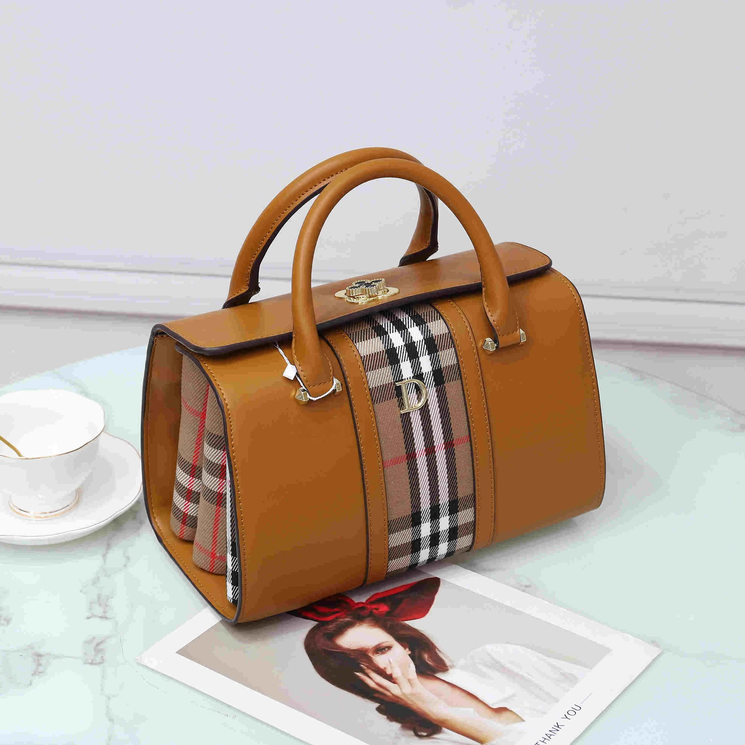 Hot Selling Products Large Capacity luxury hand bags split joint ladies bag textures bags for woman factory direct sales 28 cm
Hot Selling Products Large Capacity luxury hand bags split joint ladies bag textures bags for woman factory direct sales 28 cm
