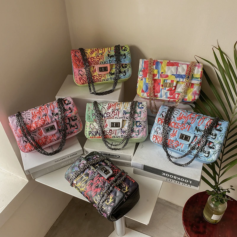 Wholesale Graffiti Design Women's Bag 2022 New Single Shoulder Bag All-match Chain Crossbody Small Bag, 6 color can choose or custom you like color
Wholesale Graffiti Design Women's Bag 2022 New Single Shoulder Bag All-match Chain Crossbody Small Bag, 6 color can choose or custom you like color