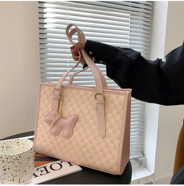 KALANTA Hot Sale Ladies Handbags 2021Autumn and Winter New lady Bags European and American Fashion Simple Pendant Messenger Bag, 3 colors
KALANTA Hot Sale Ladies Handbags 2021Autumn and Winter New lady Bags European and American Fashion Simple Pendant Messenger Bag, 3 colors