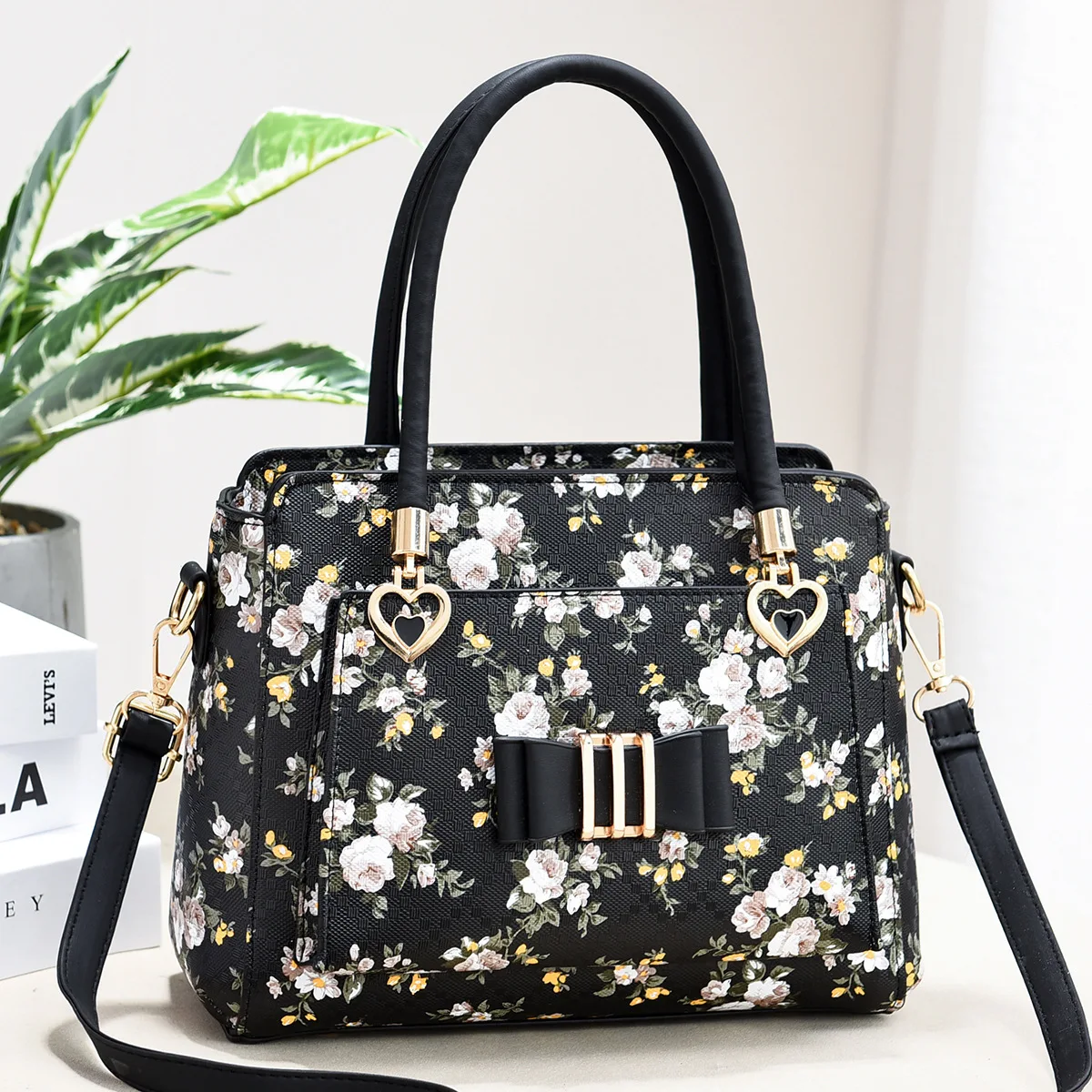 Bag women summer 2022 new trendy large capacity fashion handbag spring print bow middle women hand bag OEM
Bag women summer 2022 new trendy large capacity fashion handbag spring print bow middle women hand bag OEM