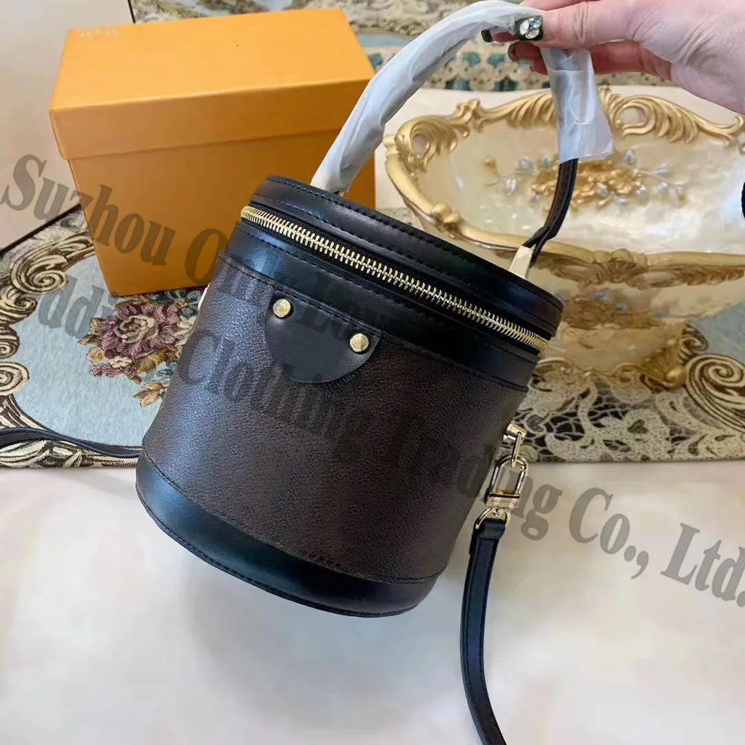 Solid Color Handbag Ladies Mutil-Function Crossbody Shoulder Bag PU Leather Design Round Bucket Handbags
Solid Color Handbag Ladies Mutil-Function Crossbody Shoulder Bag PU Leather Design Round Bucket Handbags