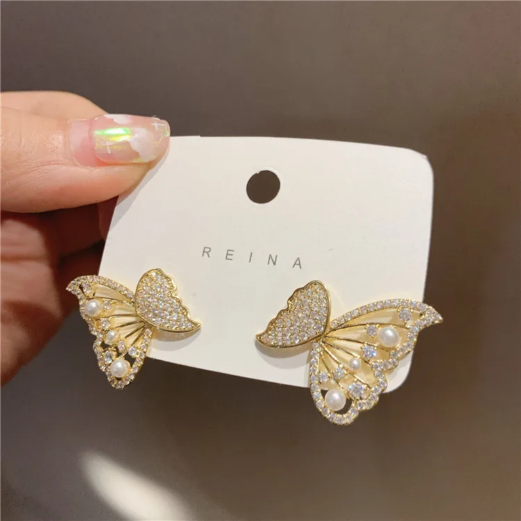 S925 Silver Needle Butterfly Shaped CZ Diamond Freshwater Peal Earrings 18K Gold Plated Inlaid Zircon Pearl Butterfly Earrings
S925 Silver Needle Butterfly Shaped CZ Diamond Freshwater Peal Earrings 18K Gold Plated Inlaid Zircon Pearl Butterfly Earrings