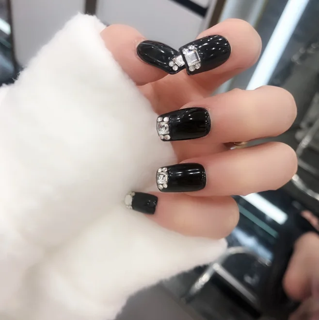 24Pcs Small black diamond Artificial Fingernails
24Pcs Small black diamond Artificial Fingernails