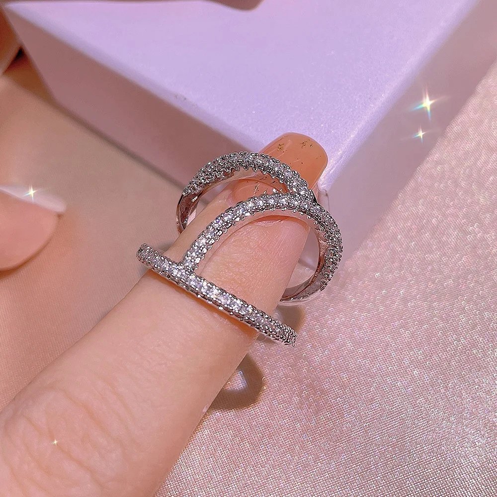 Fashion Charm Shiny Zircon Silver Color Ring Luxury New Design Women's Engagement Party Jewelry Gifts, Picture color
Fashion Charm Shiny Zircon Silver Color Ring Luxury New Design Women's Engagement Party Jewelry Gifts, Picture color