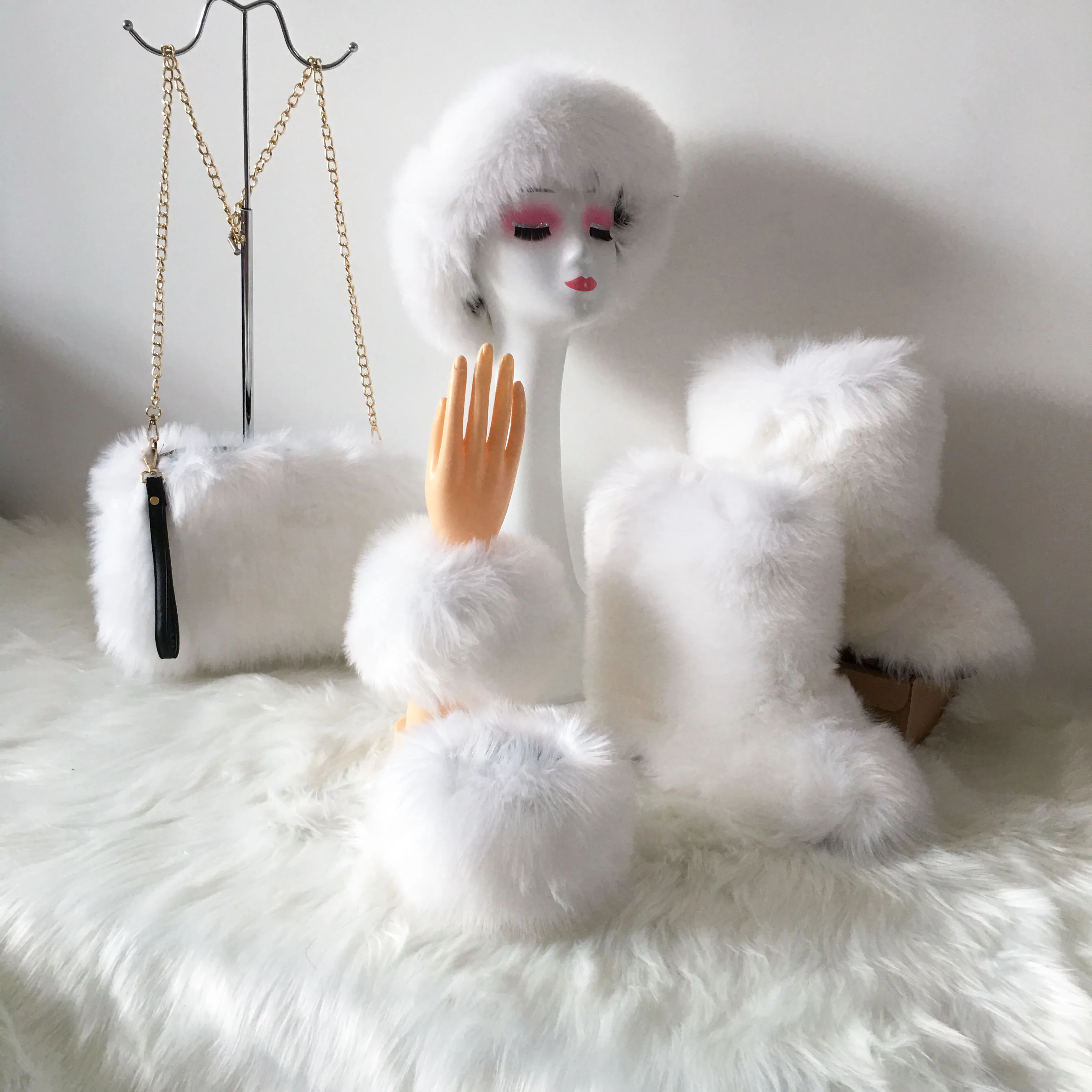 Winter Warm Faux Fur Ankle Boots Fashion Furry Handbag Fur Headband Set Women Casual Fluffy Snow Boots Match Purse Bags Sets
Winter Warm Faux Fur Ankle Boots Fashion Furry Handbag Fur Headband Set Women Casual Fluffy Snow Boots Match Purse Bags Sets