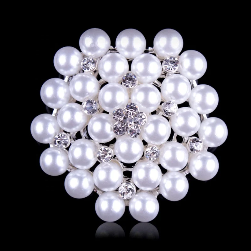 Pearl Rhinestone Hollow Brooch Electroplating Alloy Flower Brooch Round Classic Women's Brooch, Silver
Pearl Rhinestone Hollow Brooch Electroplating Alloy Flower Brooch Round Classic Women's Brooch, Silver