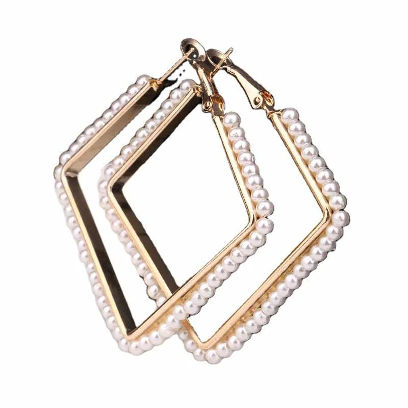 2020 Fashion Hoop Pearl Earrings for Women Round Square Earring Jewelry for Women Classic Jewelry Gift
2020 Fashion Hoop Pearl Earrings for Women Round Square Earring Jewelry for Women Classic Jewelry Gift