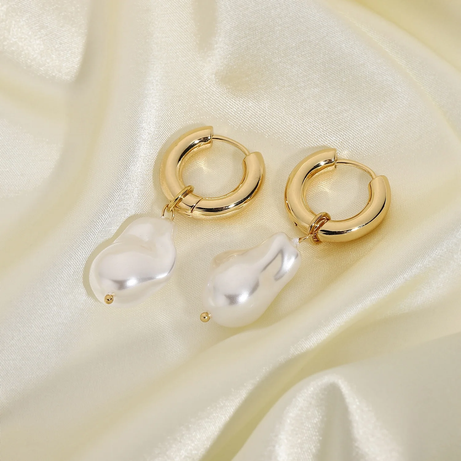 Fashion earrings French 18k gold plated hoop freshwater pearl earrings stainless steel for girl, Rose gold,gold,silver
Fashion earrings French 18k gold plated hoop freshwater pearl earrings stainless steel for girl, Rose gold,gold,silver