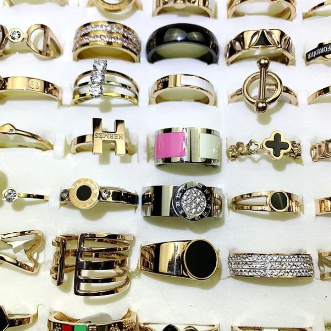 New fashion jewelry ladies custom simple stainless steel ring 
New fashion jewelry ladies custom simple stainless steel ring