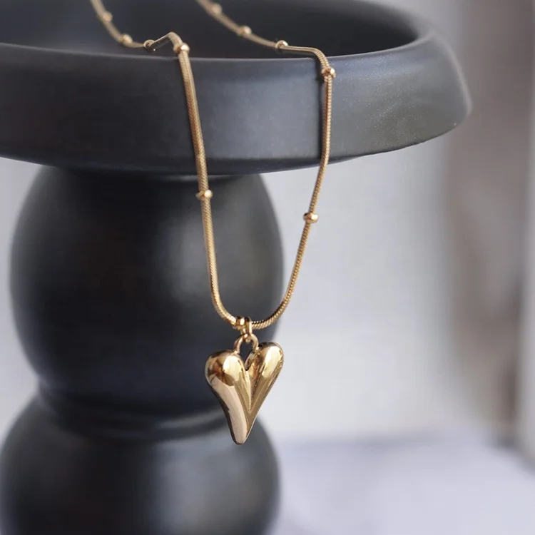 2021 new chic Stainless steel minimalist gold heart pendant necklace earrings jewelry set
2021 new chic Stainless steel minimalist gold heart pendant necklace earrings jewelry set