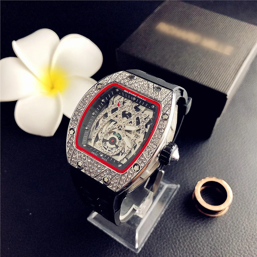 Wholesale price luxury male chronograph watches minimalist top brand fashion alloy diamond wristwatch casual quartz men's watch
Wholesale price luxury male chronograph watches minimalist top brand fashion alloy diamond wristwatch casual quartz men's watch