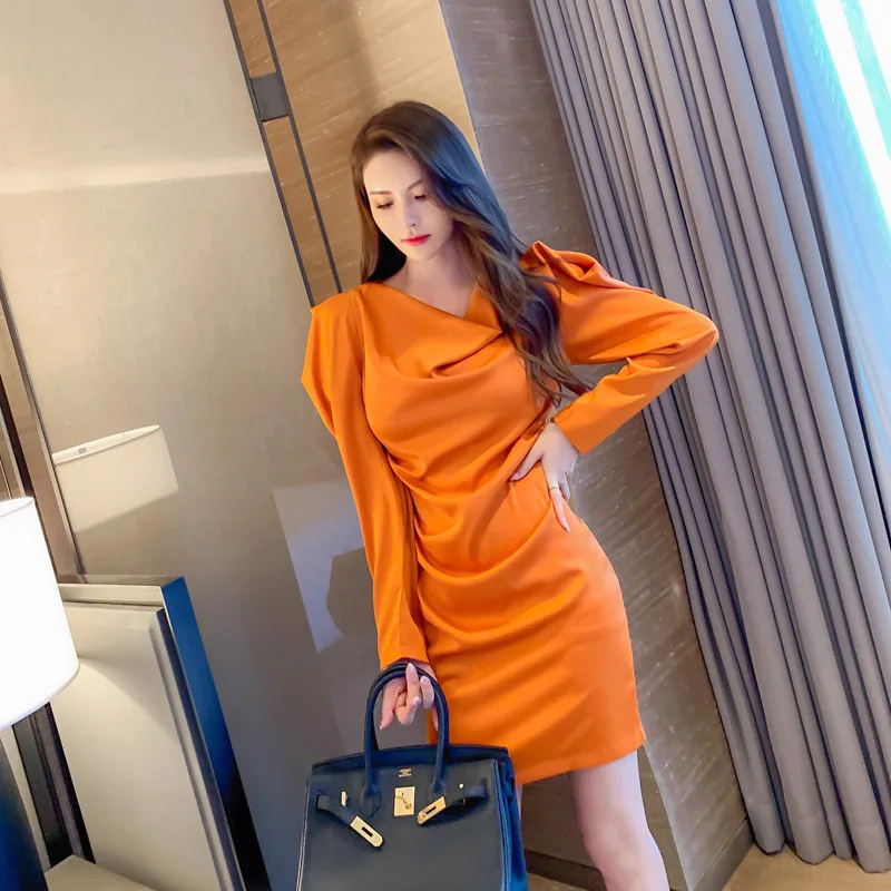 Autumn and Winter Women's Orange Long-Sleeved Pleated Sexy Puff Sleeve Casual Elegant Dress
Autumn and Winter Women's Orange Long-Sleeved Pleated Sexy Puff Sleeve Casual Elegant Dress