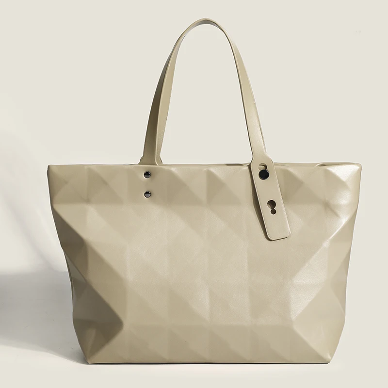 Woman Bag 2021 Fashion Trends Large Capacity Ladies Business Shoulder Tote Bags Pleated Geometric Ladies Handbag
Woman Bag 2021 Fashion Trends Large Capacity Ladies Business Shoulder Tote Bags Pleated Geometric Ladies Handbag
