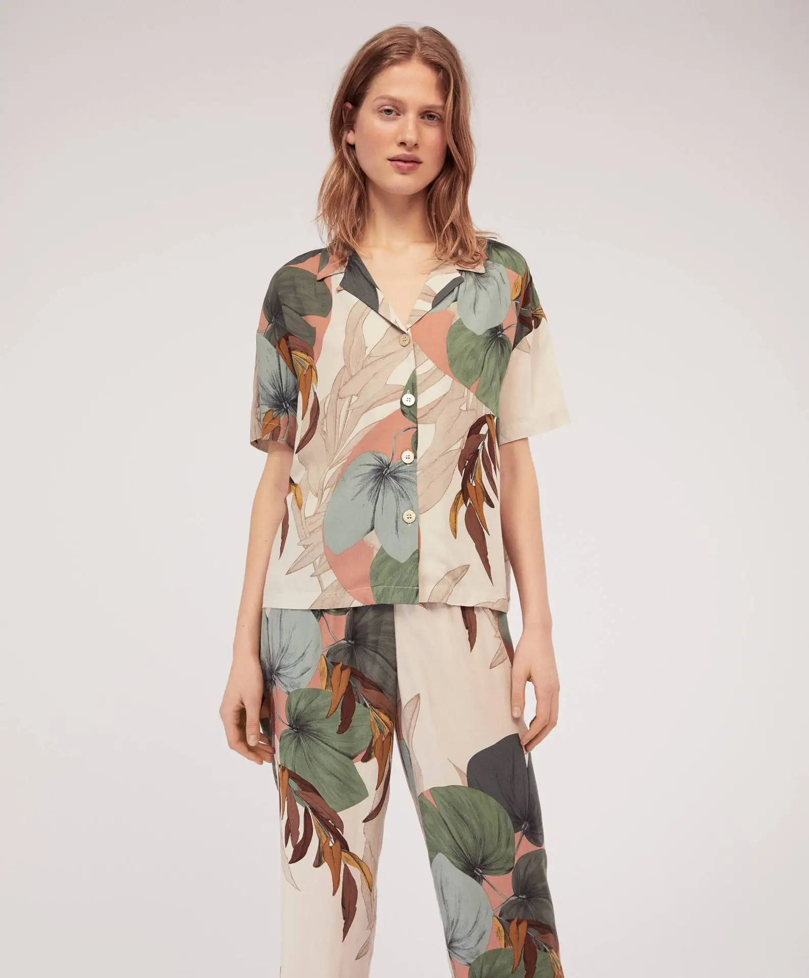 2021 Custom Wholesale Fashion Women Washable Silk 2 Peice Short Mujer Pijamas Pajama Set, Customized color
2021 Custom Wholesale Fashion Women Washable Silk 2 Peice Short Mujer Pijamas Pajama Set, Customized color