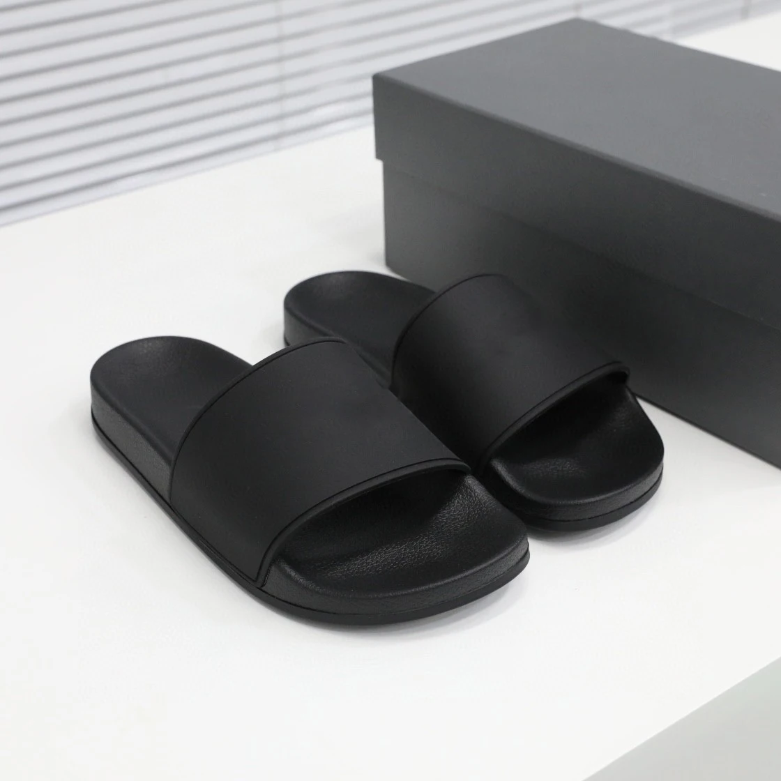 Original 1:1 Designer Luxury Flat Flip Flops Blencia Balancigas Balensiagas Belanciaga Balenciaca Balanciaga Slides Slippers, 7 colors
Original 1:1 Designer Luxury Flat Flip Flops Blencia Balancigas Balensiagas Belanciaga Balenciaca Balanciaga Slides Slippers, 7 colors