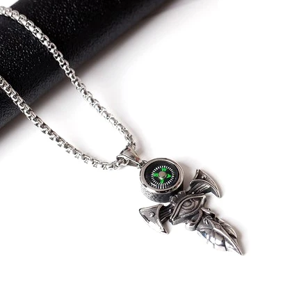 European and American street rotatable compass necklace boys hip-hop pendant personality pendant stainless steel jewelry
European and American street rotatable compass necklace boys hip-hop pendant personality pendant stainless steel jewelry