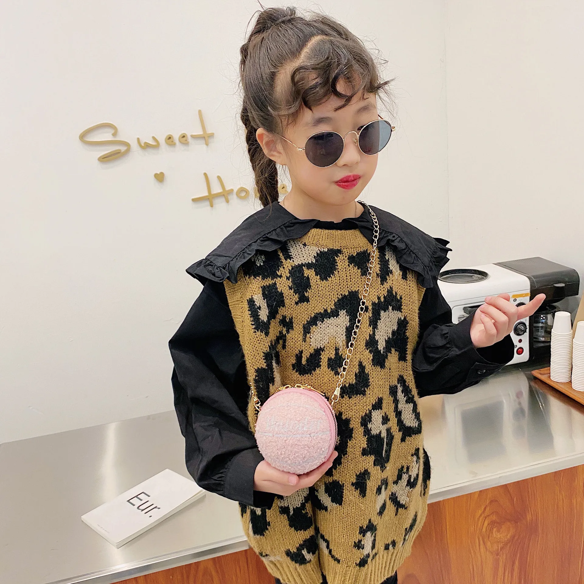 kid purses and fashion handbags cute mini basketball shape designer purse famous brands, Black,yellow,red,pink,brown
kid purses and fashion handbags cute mini basketball shape designer purse famous brands, Black,yellow,red,pink,brown