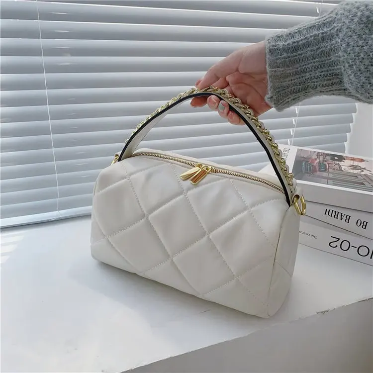 Hair walking model side women's handbag miami wholesale handbags bee bags handbags
Hair walking model side women's handbag miami wholesale handbags bee bags handbags
