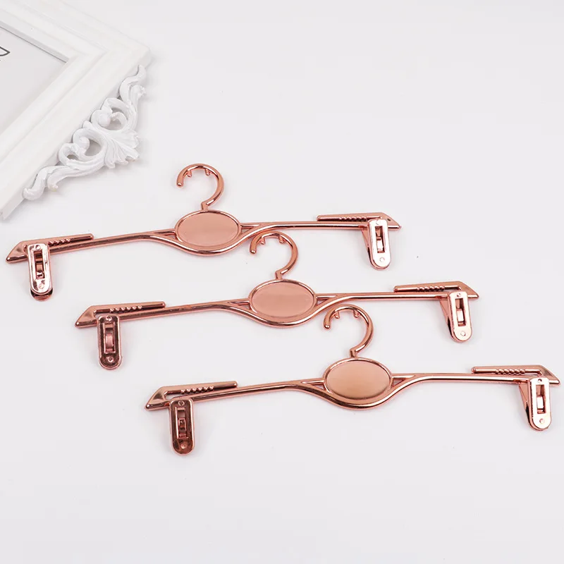 Flat Plastic Clips Hanger Underwear Rose Golden Hanger For Bra Pants Lingerie Intimates Apparel Space Saving, Gloden
Flat Plastic Clips Hanger Underwear Rose Golden Hanger For Bra Pants Lingerie Intimates Apparel Space Saving, Gloden