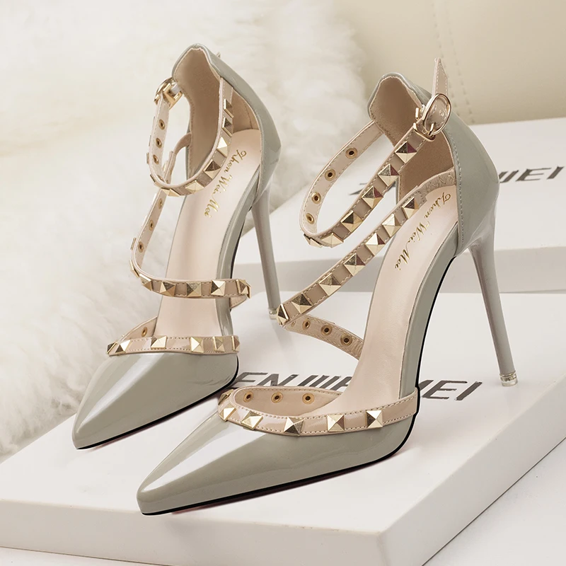 Dropshipping women's pumps rivet design heeled sandals red bottom heels for lady buckle strap pumps, Whtie, red, black, grey, apricot
Dropshipping women's pumps rivet design heeled sandals red bottom heels for lady buckle strap pumps, Whtie, red, black, grey, apricot