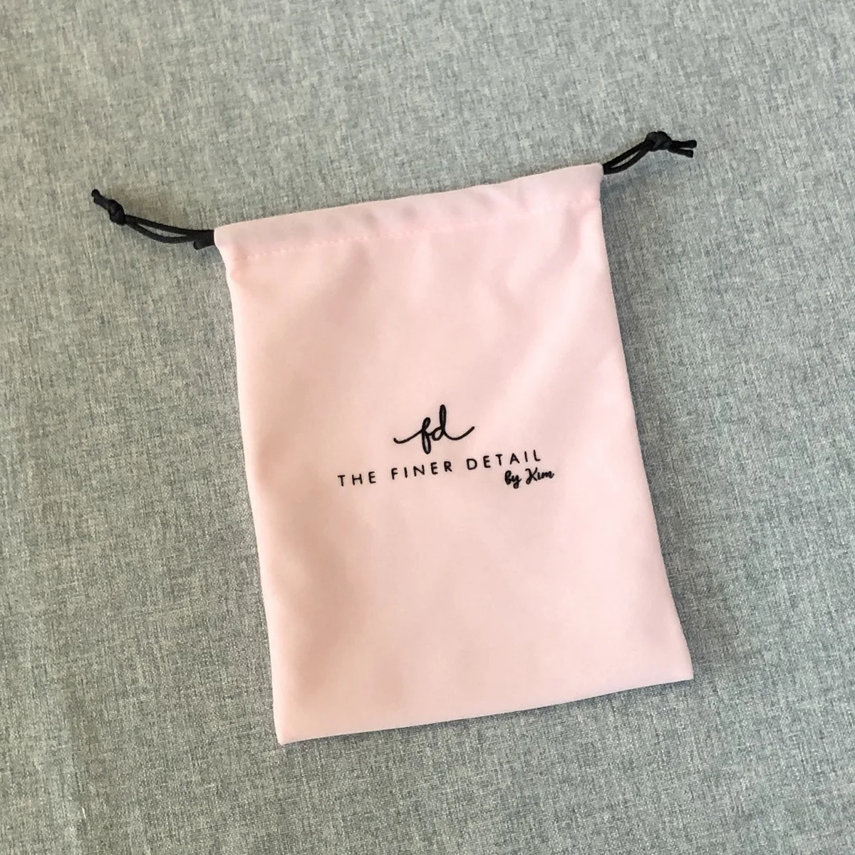 Wholesale Customized Soft Velvet Gift Bag Velvet Pouch Drawstring Bags with Own Logo, Custom color
Wholesale Customized Soft Velvet Gift Bag Velvet Pouch Drawstring Bags with Own Logo, Custom color