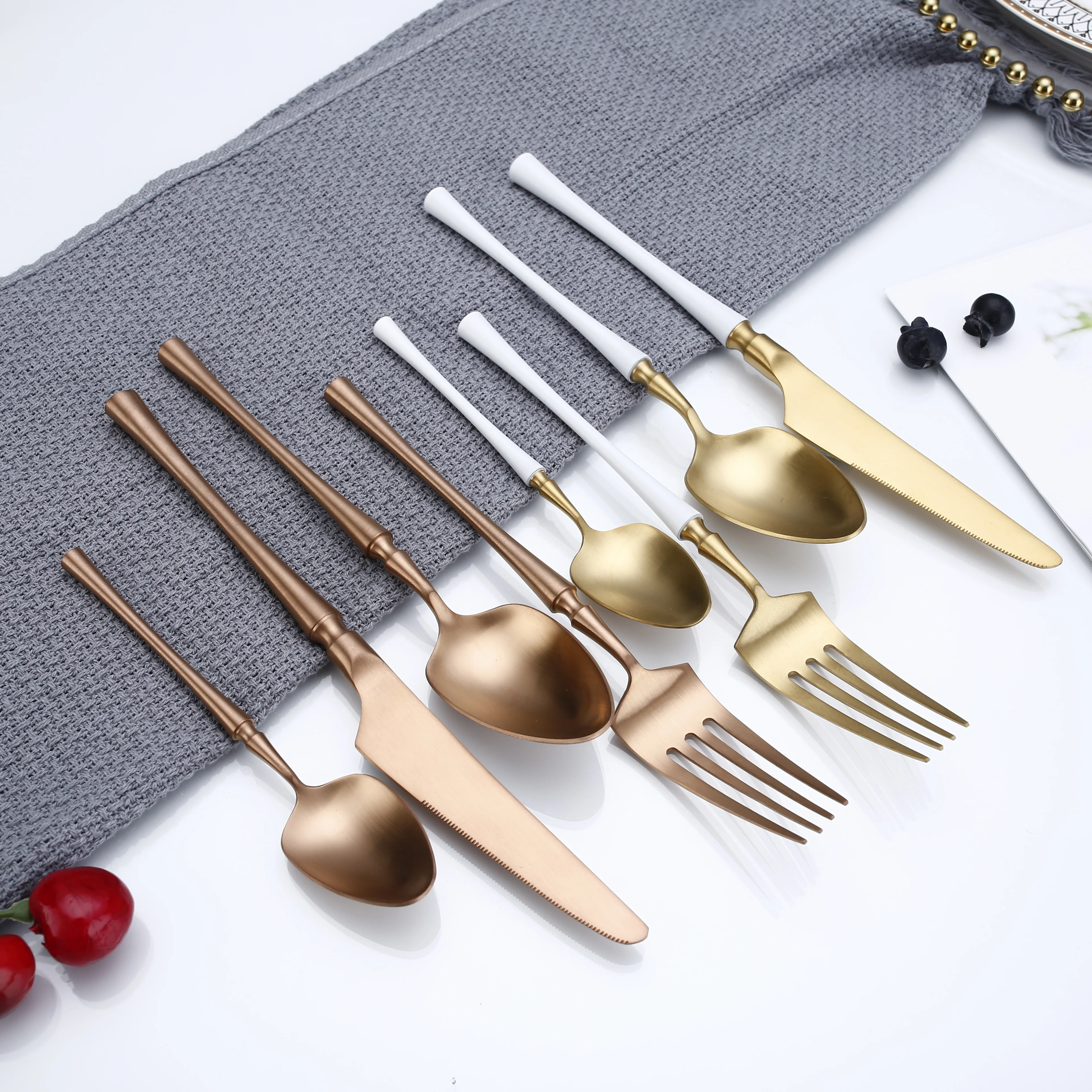 18/10 Fashion Model Wedding Gold With White Painting Handle Stainless Steel Cutlery Set Stainless Steel Fork/Spoon
18/10 Fashion Model Wedding Gold With White Painting Handle Stainless Steel Cutlery Set Stainless Steel Fork/Spoon