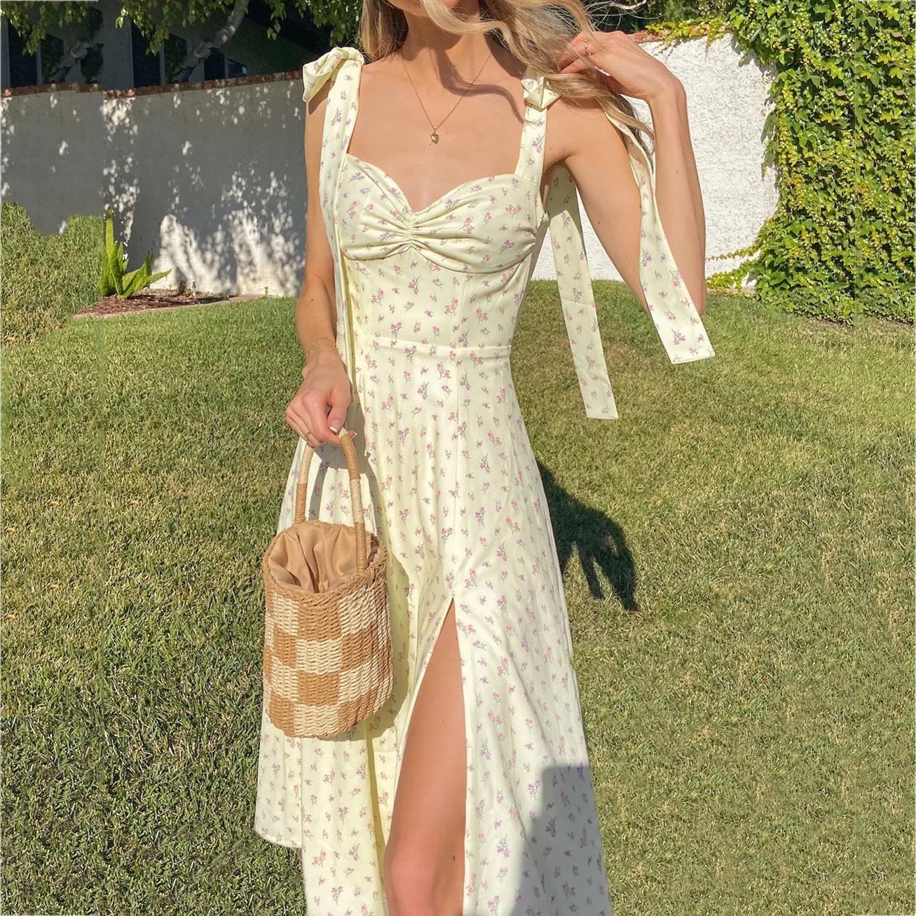 2021 Summer New Sexy Fashion Lace up Floral Split Back Dress Boho Dress Women Floral Print Wrap Strapless Beach Dress, Shown
2021 Summer New Sexy Fashion Lace up Floral Split Back Dress Boho Dress Women Floral Print Wrap Strapless Beach Dress, Shown
