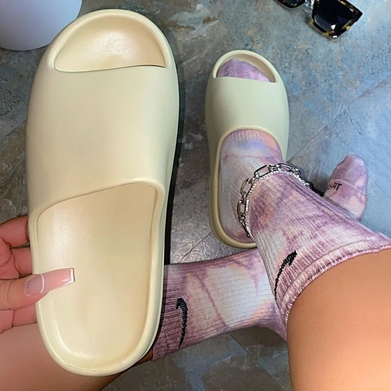 INS HOT furry slippers new style women clog slippers girls slides rhinestone winter slippers
INS HOT furry slippers new style women clog slippers girls slides rhinestone winter slippers
