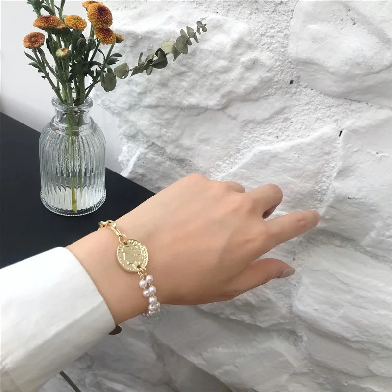 Imitation Pearl Stitching Bracelet Retro Gold Color Thick Chain Round Medal Coin Bracelet Women Jewelry Wedding Party Gifts
Imitation Pearl Stitching Bracelet Retro Gold Color Thick Chain Round Medal Coin Bracelet Women Jewelry Wedding Party Gifts