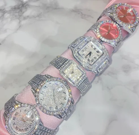 2022 New Hip Hop Watch Iced Out CZ Full Rhinestone Light Blue Big Dial Roman Numerals Luxury Diamond Quartz Watches, Silver,gold
2022 New Hip Hop Watch Iced Out CZ Full Rhinestone Light Blue Big Dial Roman Numerals Luxury Diamond Quartz Watches, Silver,gold