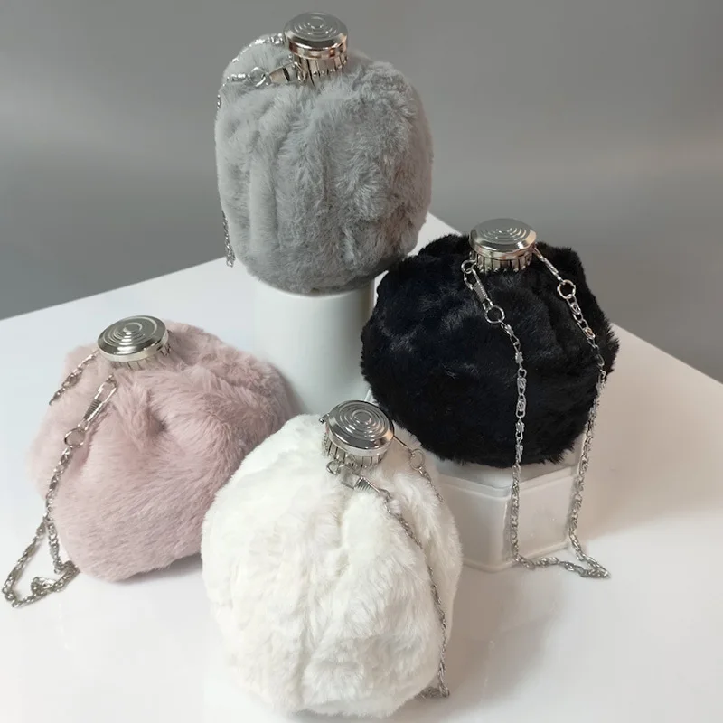2021 Xianjian hot sell winter fur bottle purse clutches bottle shaped purse cross body bags pink/grey/black/white purses
2021 Xianjian hot sell winter fur bottle purse clutches bottle shaped purse cross body bags pink/grey/black/white purses