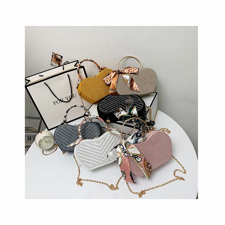Fashion Apple Shape Designer Handbags For Women Luxury Rivets Shoulder Purse INS Scarf Wrap Metal Handle Dinner Party Clutch
Fashion Apple Shape Designer Handbags For Women Luxury Rivets Shoulder Purse INS Scarf Wrap Metal Handle Dinner Party Clutch