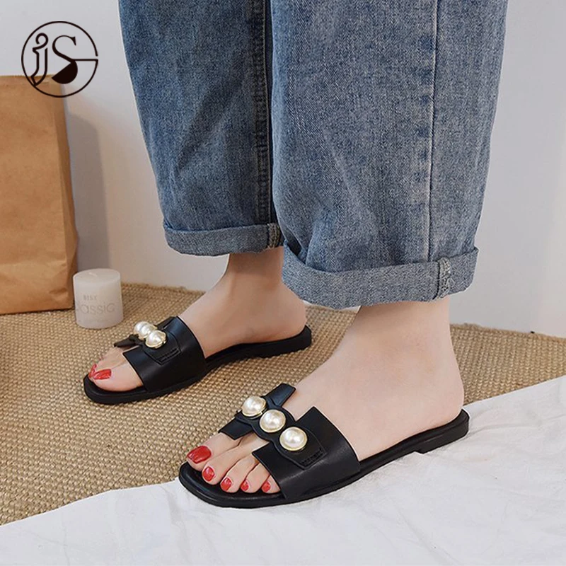 Wholesale 2021 fashion luxury slippers casual comfort summer sandals light weight anti slip sandals for women and ladies
Wholesale 2021 fashion luxury slippers casual comfort summer sandals light weight anti slip sandals for women and ladies