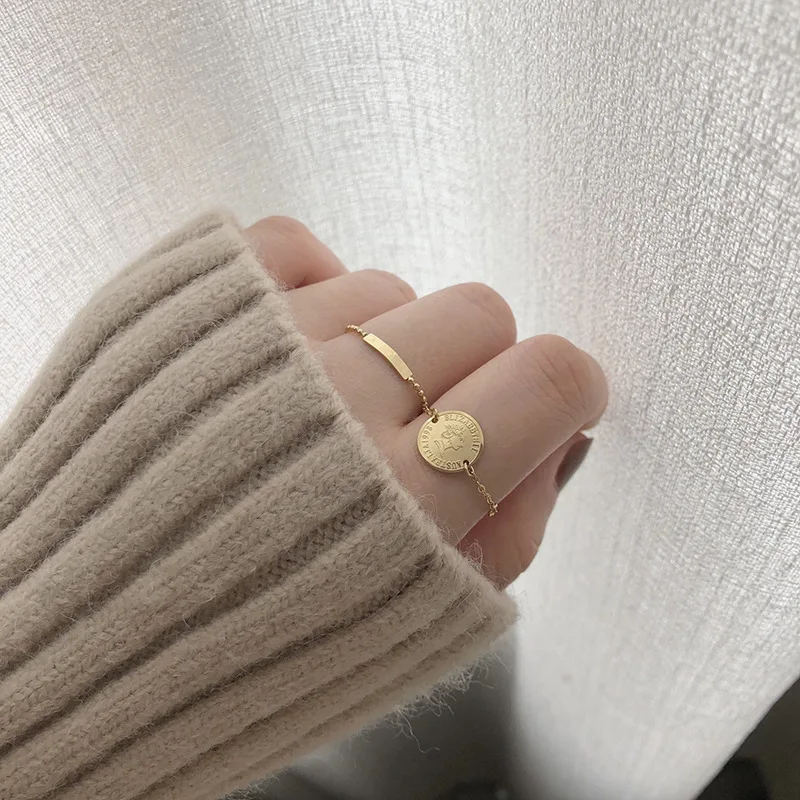 Wholesale Stainless Steel Adjustable Portrait Queen Head Bar Long Chain Pull Style Chain Ring, Gold
Wholesale Stainless Steel Adjustable Portrait Queen Head Bar Long Chain Pull Style Chain Ring, Gold