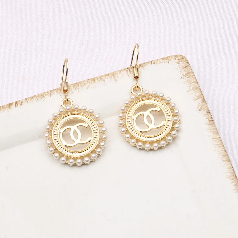 Thxu designer jewelry famous brands CC Pearl circle earring luxury ladies earring wholesale, Gold color
Thxu designer jewelry famous brands CC Pearl circle earring luxury ladies earring wholesale, Gold color