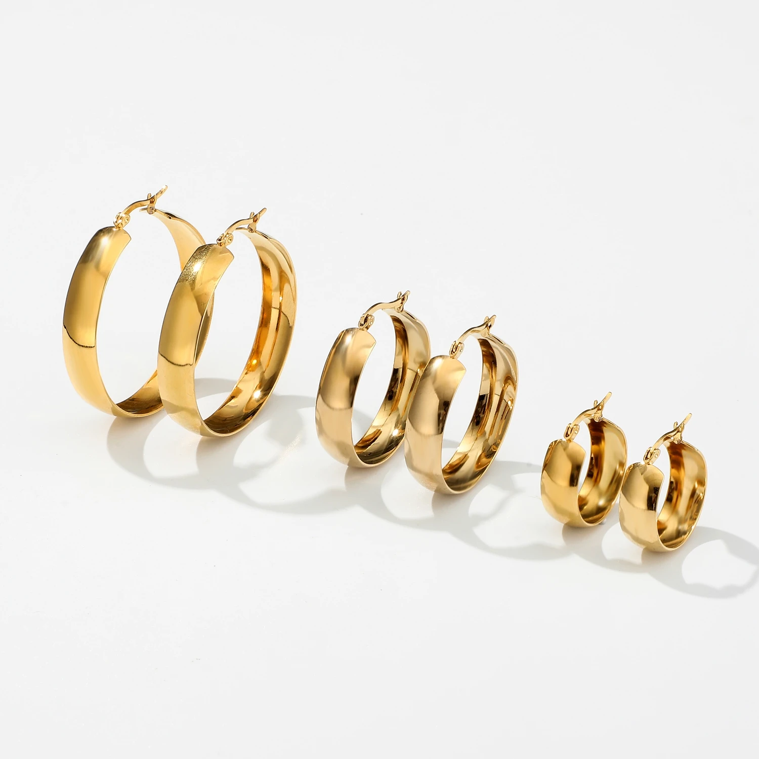 20mm 30mm 40mm Stainless steel exaggerated circle earrings 18K gold color titanium steel hoop earrings
20mm 30mm 40mm Stainless steel exaggerated circle earrings 18K gold color titanium steel hoop earrings