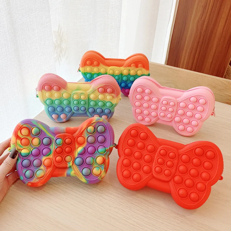 2021 Fashion Cartoon Mini kids purses and handbags little girls unicorn pop it coin purse Cute pop it silicone purse pop it bag, 5 colors
2021 Fashion Cartoon Mini kids purses and handbags little girls unicorn pop it coin purse Cute pop it silicone purse pop it bag, 5 colors