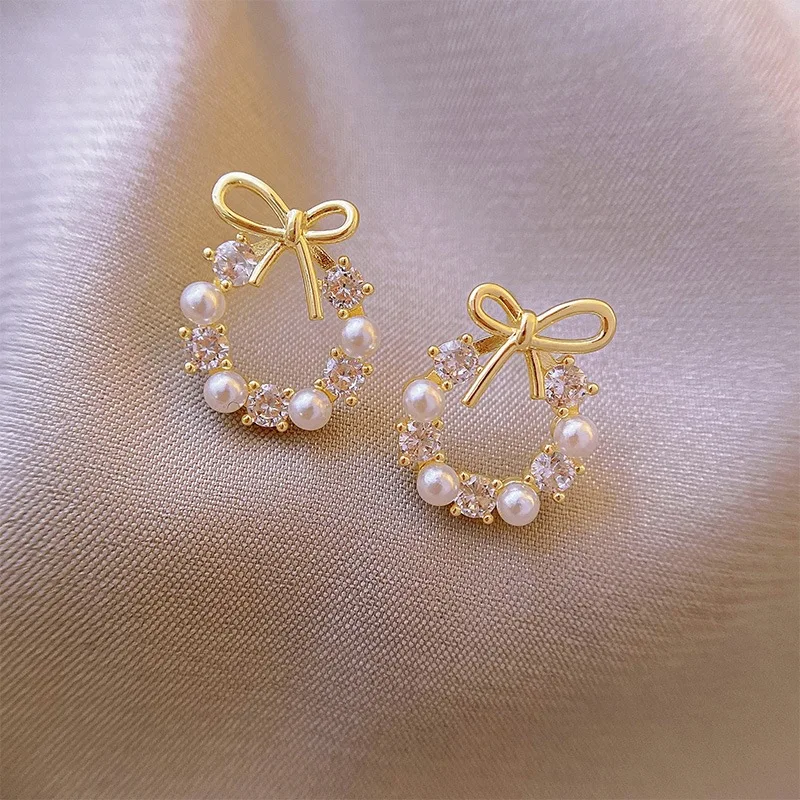 Exquisite S925 Silver Needle bow stud earrings Diamond Stud Earrings For Women
Exquisite S925 Silver Needle bow stud earrings Diamond Stud Earrings For Women