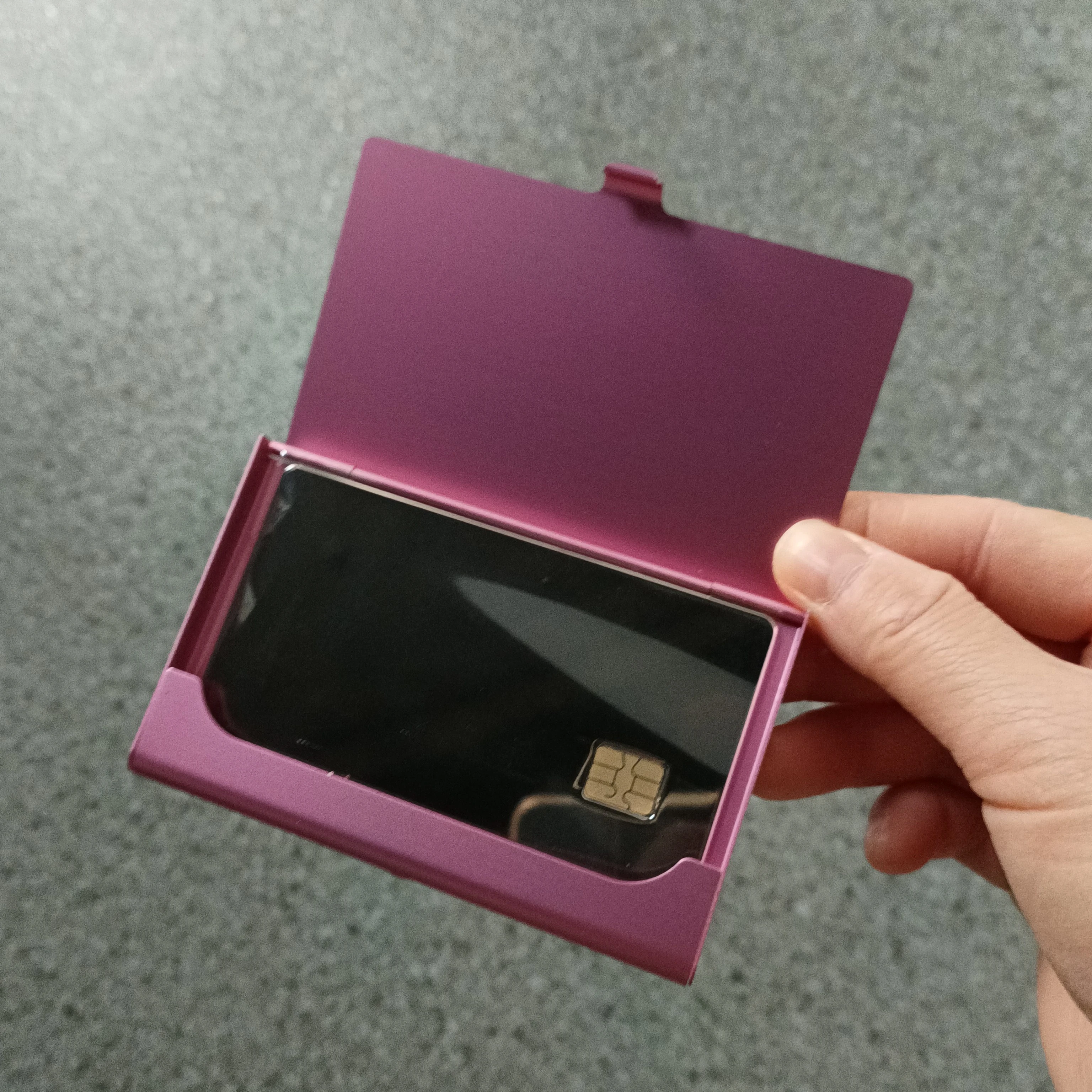 Stock metal RFID wallet automatic pop up aluminum slim card holder case with stick card holder
Stock metal RFID wallet automatic pop up aluminum slim card holder case with stick card holder
