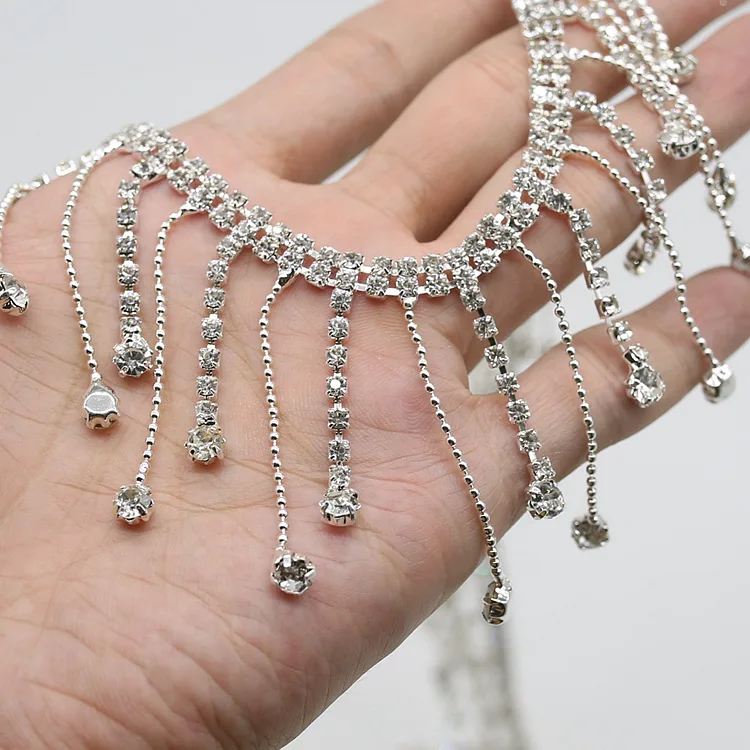 Irregular tassel drill chain A drill extra long code chain performance dress wedding headdress rhinestone chain
Irregular tassel drill chain A drill extra long code chain performance dress wedding headdress rhinestone chain