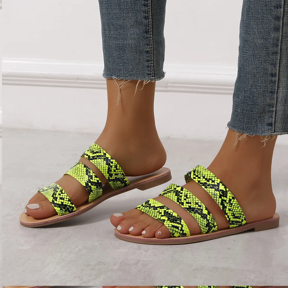 JANHE 2022 sandalias mujer terlik pantuflas Fashion sendal wanita Snake Skin Pu Leather Strap Slides Lady Flat Sandal For Women, White/brown/pink/green
JANHE 2022 sandalias mujer terlik pantuflas Fashion sendal wanita Snake Skin Pu Leather Strap Slides Lady Flat Sandal For Women, White/brown/pink/green