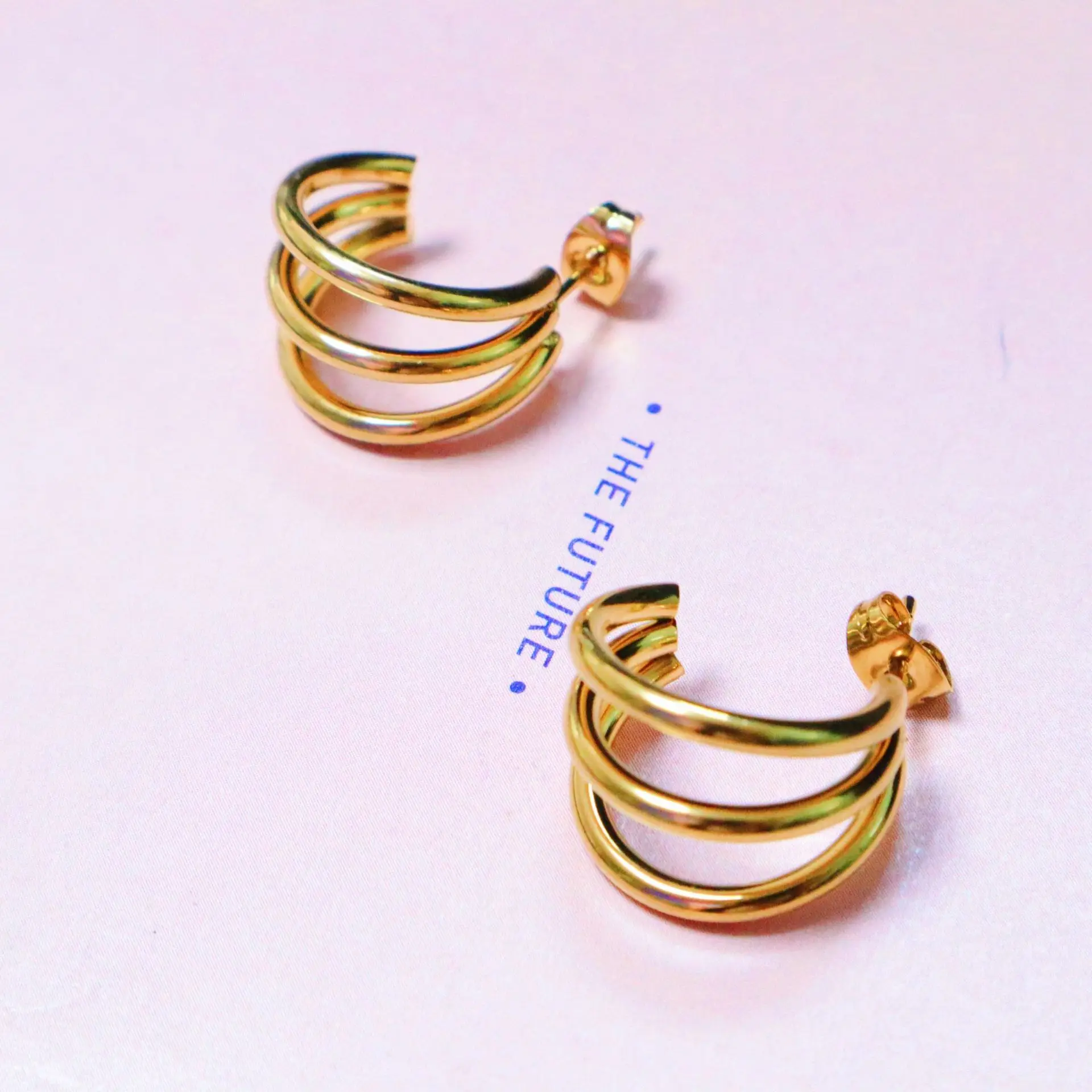 Personality Stainless Steel Triple Hoops C Shape Stud Earrings Gold Tone Geometric Multi Layer C Shaped Stud Earrings
Personality Stainless Steel Triple Hoops C Shape Stud Earrings Gold Tone Geometric Multi Layer C Shaped Stud Earrings