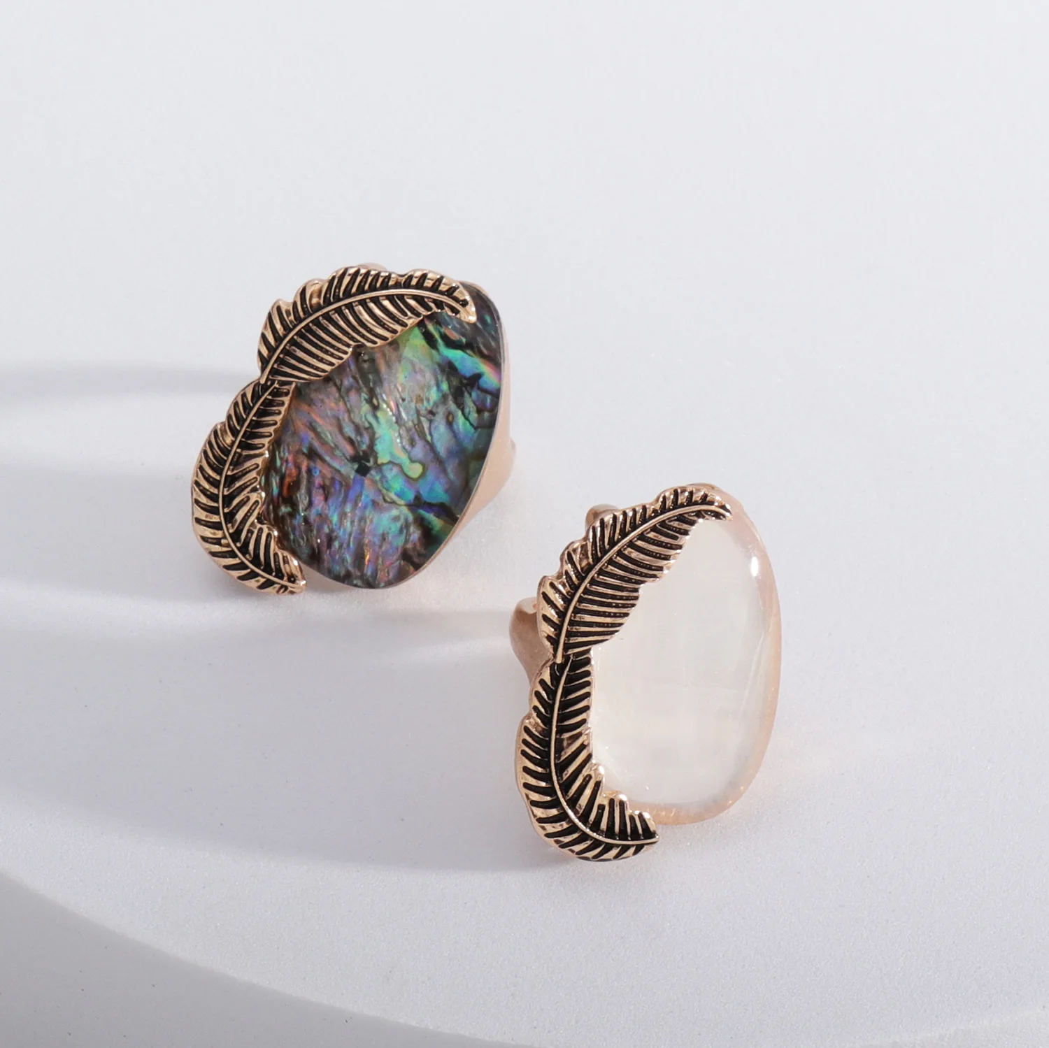 Personalized Alloy Leaf Shell Ring Fashion Dazzling Color Abalone Shell Teardrop Women's Ring
Personalized Alloy Leaf Shell Ring Fashion Dazzling Color Abalone Shell Teardrop Women's Ring