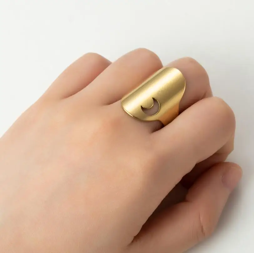 Vintage Adjustable Moon Shaped Stainless Steel Ring 18K Gold Plated Shield Shape Stainless Steel Hollow Moon Rings For Women
Vintage Adjustable Moon Shaped Stainless Steel Ring 18K Gold Plated Shield Shape Stainless Steel Hollow Moon Rings For Women