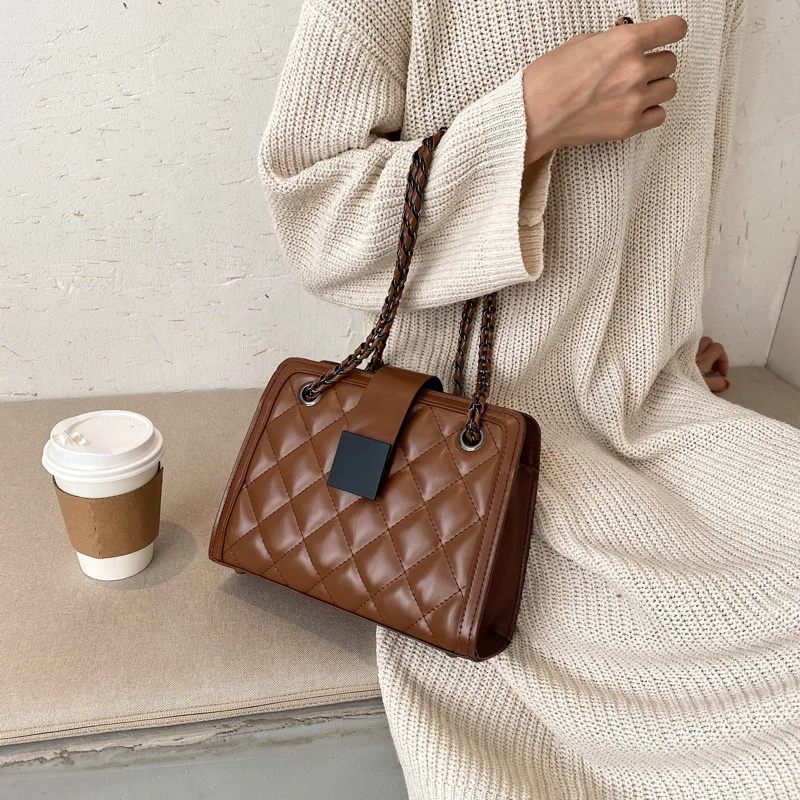 2021 New Wild Retro Diamond Embroidery Thread Chain Women'S One-Shoulder Diagonal Small Square Handbag, As the pictures
2021 New Wild Retro Diamond Embroidery Thread Chain Women'S One-Shoulder Diagonal Small Square Handbag, As the pictures